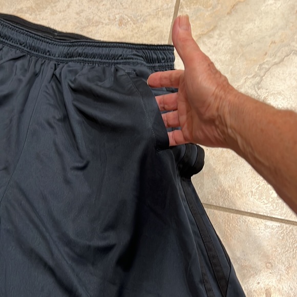 New with no tag ADIDAS shorts, size M - Picture 3 of 11